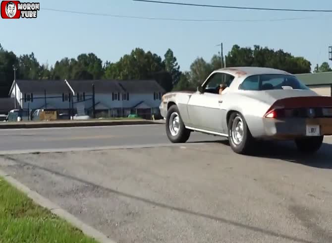 Video :Without wearing the belt, he tries a burnout and ends up with a massive failure